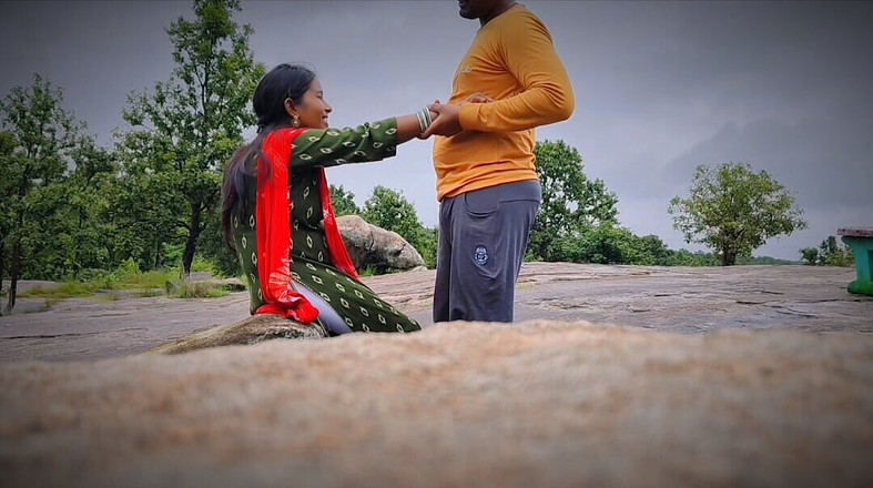 Premi pooja: En yakın otele gelen anın tadını çıkarıyor - yenge desi ateşli köy...