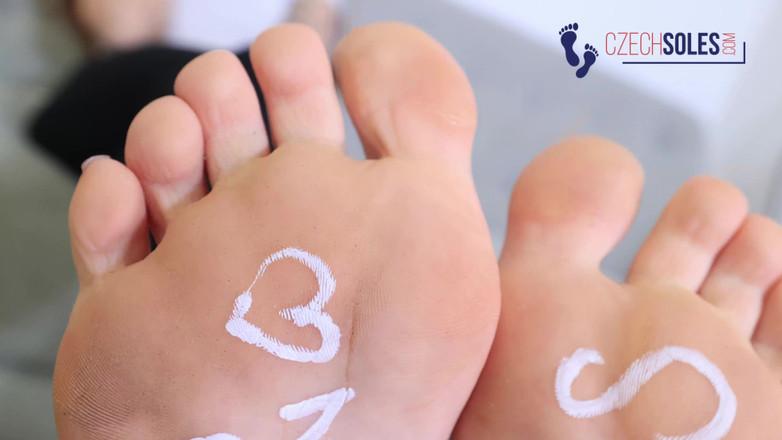 Czech Soles - foot fetish content: Ginger Cat sexy aus nächster nähe, fuß necken