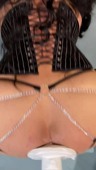 Sissi Stacy Blow up Here as by Huge Anal Plug