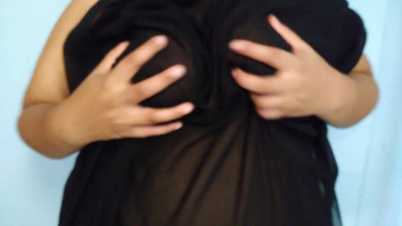 Aria Mia: Matrigna con tette enormi