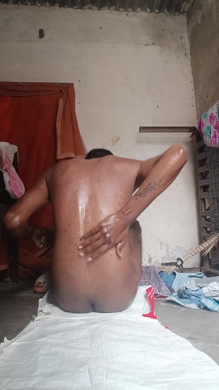 Arvind6355: Mát-xa toàn thân với dầu tại nhà