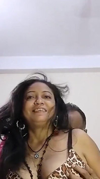Bhabhi succhia preliminari preliminari La famigerata sorellastra calda con una piccola figa succhiata preliminari