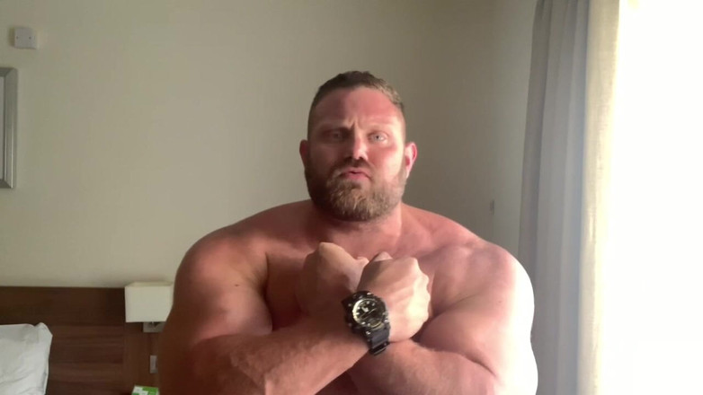 Jack stacked: Adoración muscular masturbándose con enorme corrida