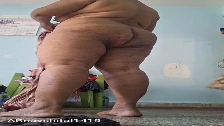 Sexyshital14: sauteli mammi kapre utaarti hai saari phir voshroom men shauchaalay