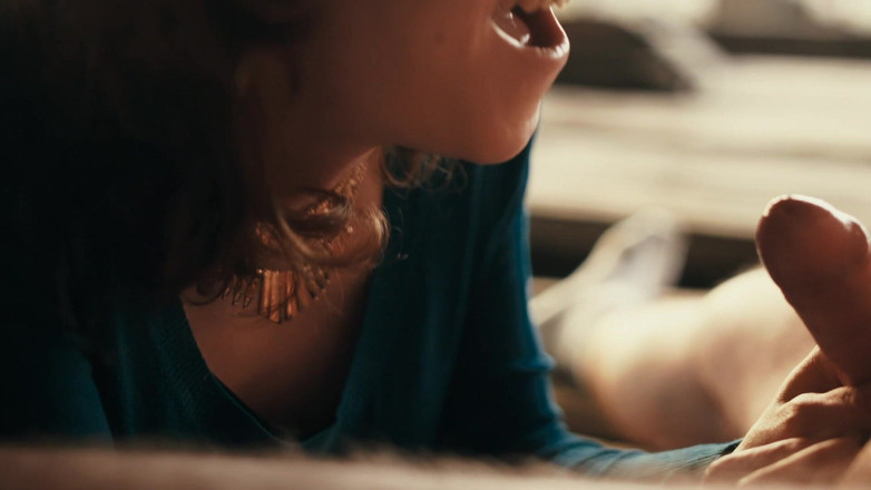 RedLili: 红发女郎在户外吮吸爸爸的鸡巴