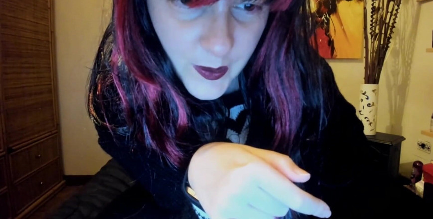 Nicoletta Embassi: Des chaussettes sales pour être adorées dans ta bouche