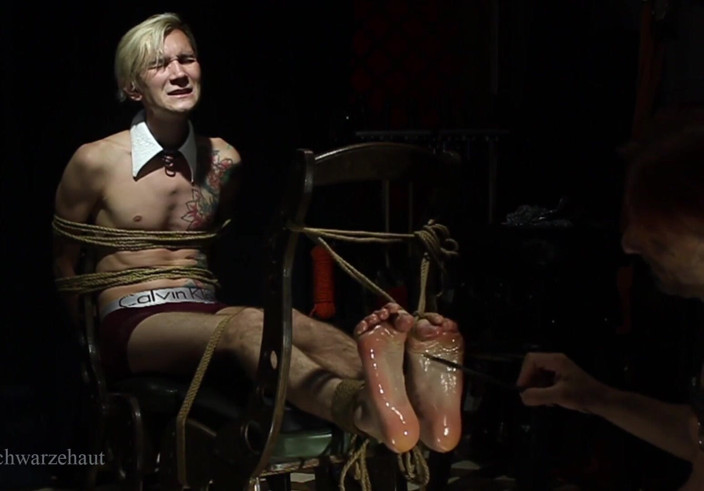 Wanheldvig: Tickling for Nicky`s feet with oil