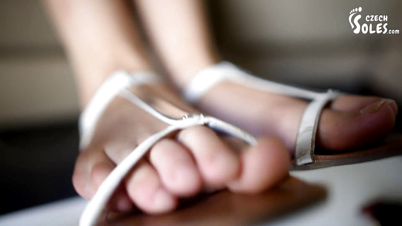 Czech Soles - foot fetish content: Perché guardi sempre i miei piedi?