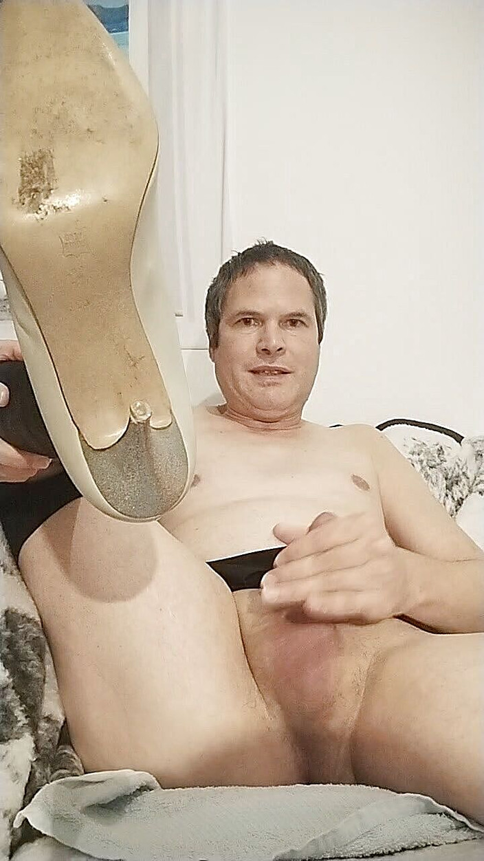 Showmaster: 穿着热辣的衣服撸管