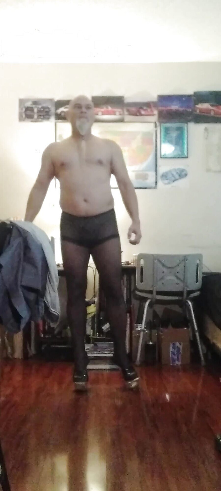 MrLeggs: Ik hou van aankleden we zijn alleen thuis