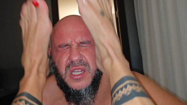 Danaxmuscles: Footjob dan fetish kaki yang