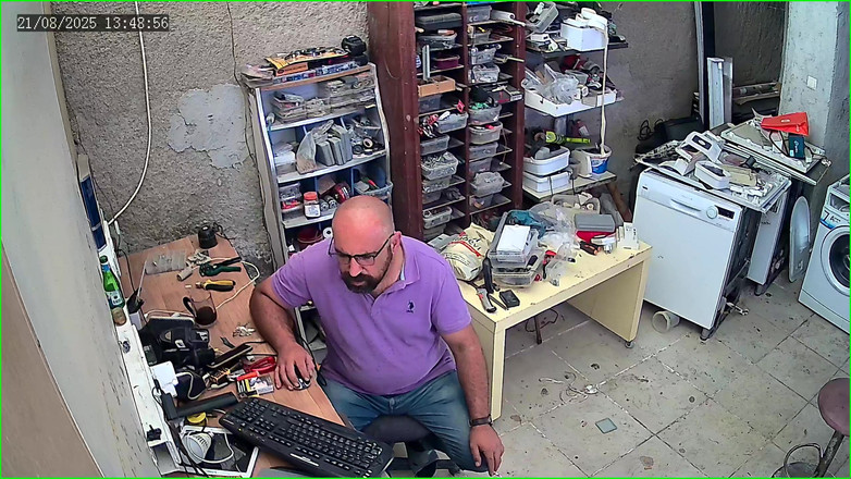 CenkAy: 보안 카메라에 잡힌 곰 아빠