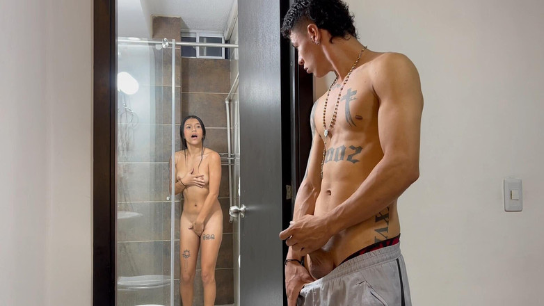 Kyleipalvin: मैं अपनी सौतेली बहन को नहाते हुए देख हस्तमैथुन करता हूं और फिर मैं उसे तब तक जोर से चोदता हूं जब तक कि मैं उसके मुंह में वीर्य नहीं डालता