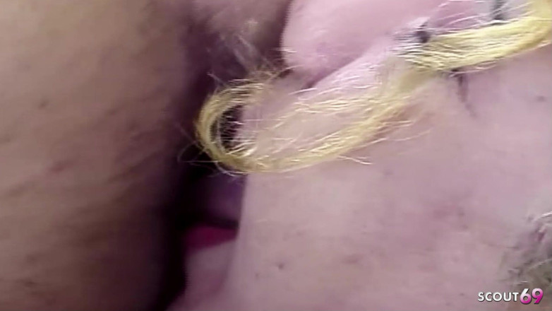 Shemale TS Collection: Waria rambut pirang jilat pantat dan ngentot cowok-cowok ini di...