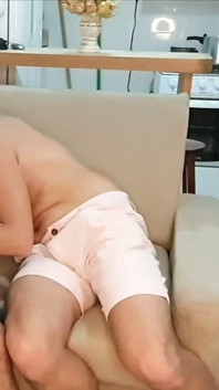 Latino Muda Punggung Putih Kecil