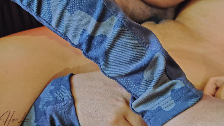 Hope Love: Asyalı kızın yatak odasında yakın çekim seks videosu.