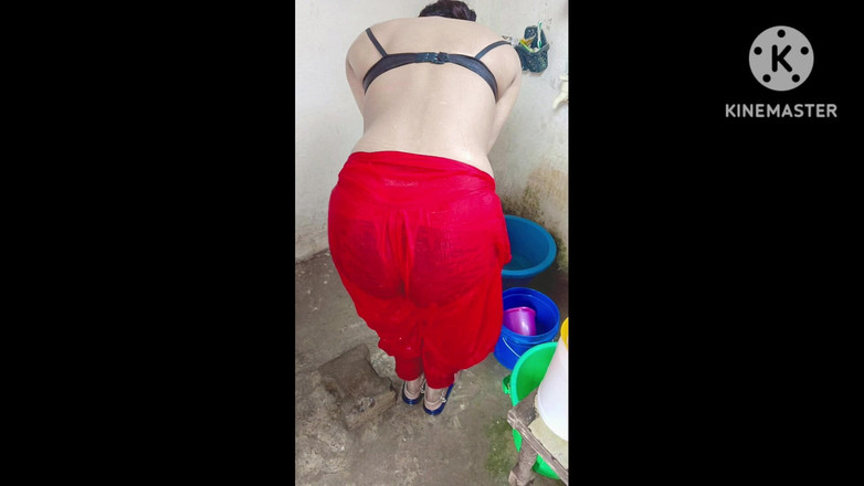 Ankurpriya000: India caliente abierta bañándose cuando el hermanastro atrapado viendo a...