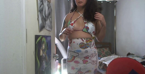 Nikki Montero: Heute trägt sie ein schönes straßenarbeitskleid