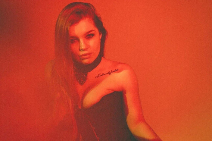 Renata Fox: Awak Adalah Haiwan Peliharaan Yang Taat Dewi Awak Renata Fox