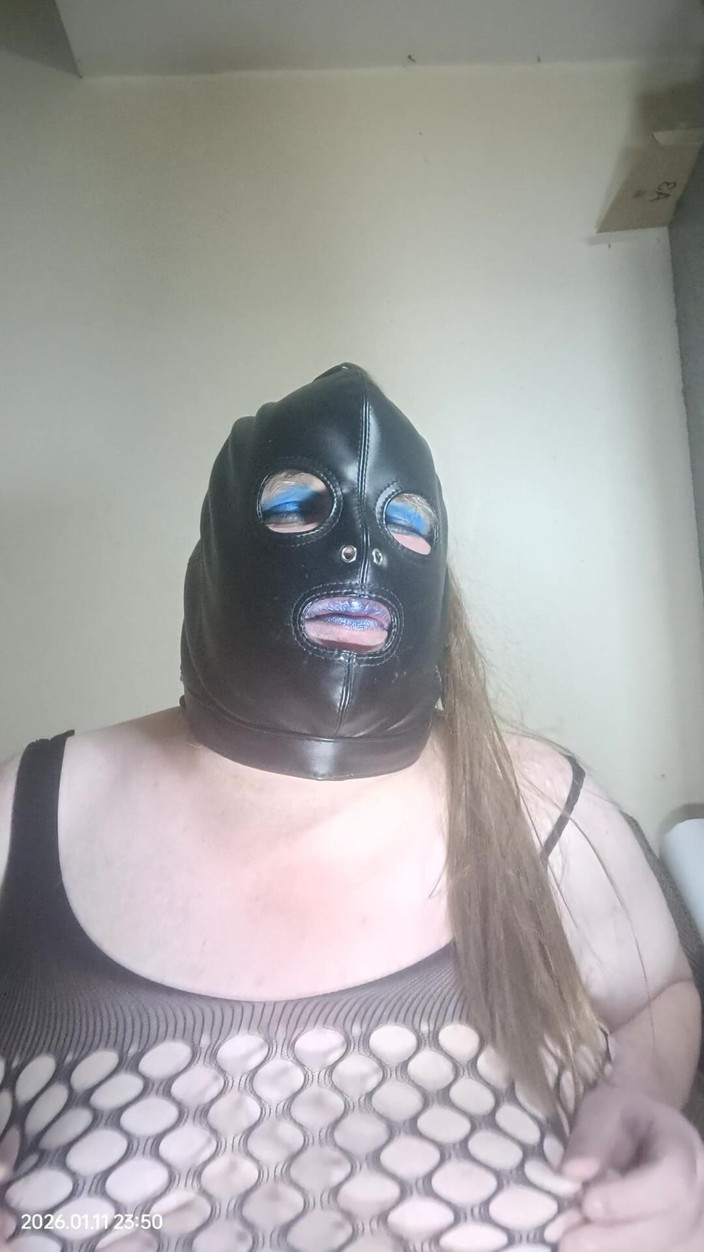 Stephanie-Nicole-TV: BBW TV chơi với núm vú của cô ấy thông qua...