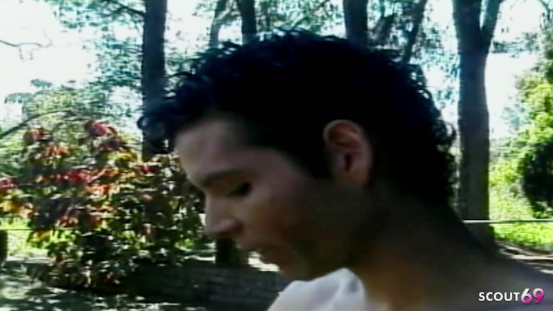 Shemale TS Collection: Trans bionda magra scopata duramente analmente da ragazzi all'aperto