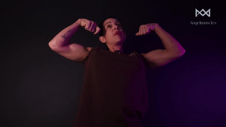 Angelmuscles: POV: Poddała się moim żyłowatym ramionom