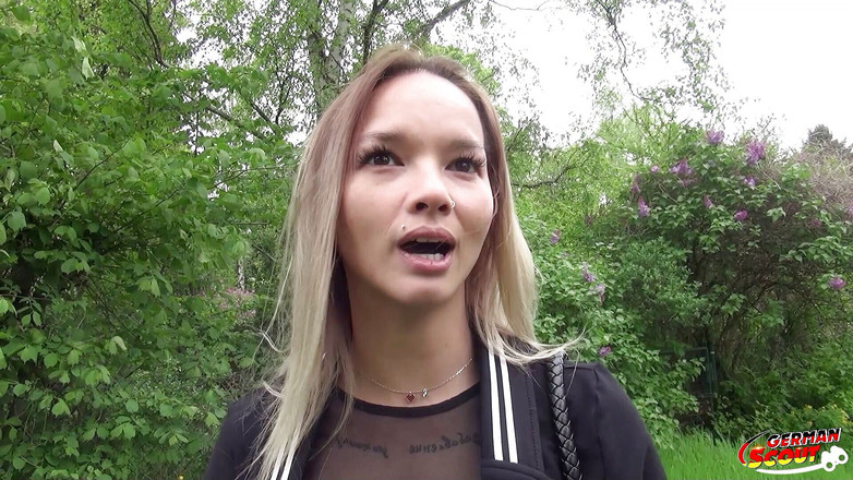 German Scout: ドイツのスカウト - スキニーティーンモニカ有名