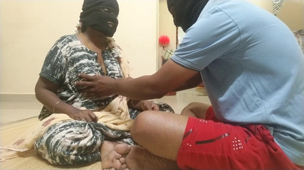 Saranya: Індійський вчитель і хлопець трахаються