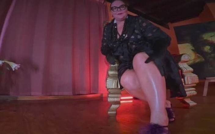 April VR Productions: 纸杯蛋糕和脚趾