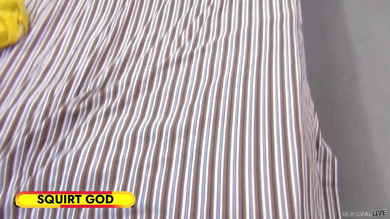 Squirt God: ダンはナターシャが彼に乗ると、エイミーのオマンコに顔を埋めます!