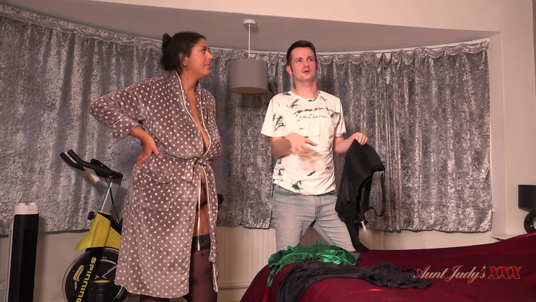 Aunt Judy's XXX: Bibitjudysxxx - cassy si tante semok super semok lagi asik ngentot...