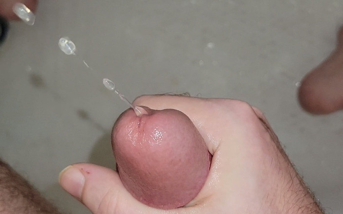 Reindy: Watch My Peehole as I Pee and Cum with Pee...