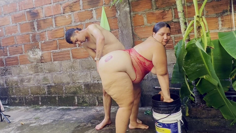 Lexly_16: Мой сосед идет в мой сад, и это произошло удивительно