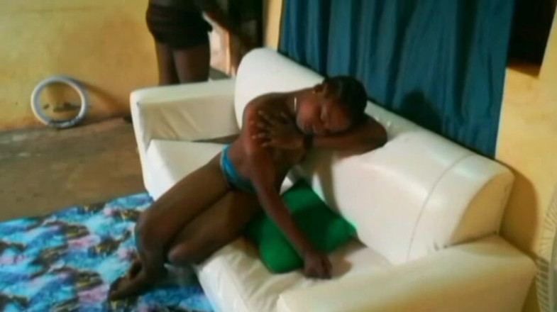 Pornsexlive: Mi gerente universitario me folló en su oficina