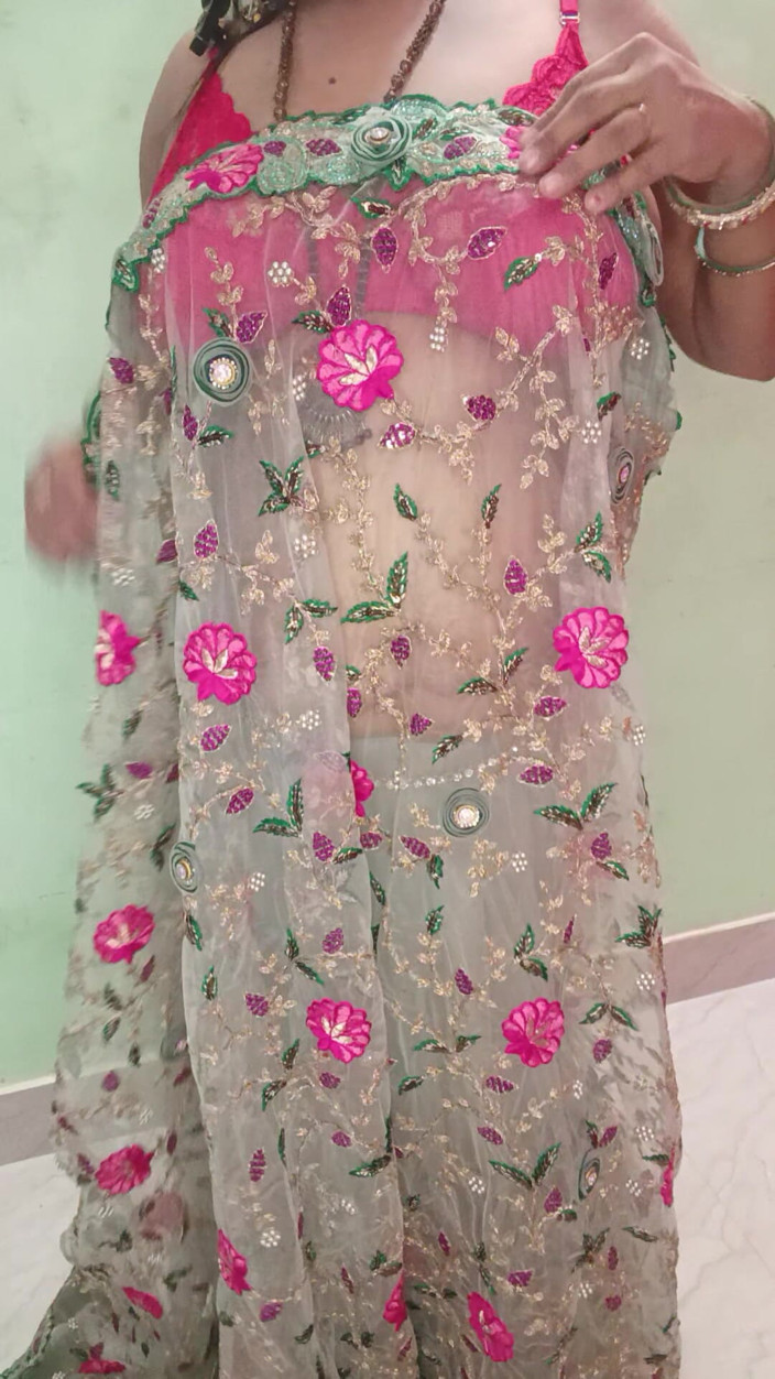 Kavita suman: Indian Wife in Wedding Saree Dance Nude Dance Clear Voice...