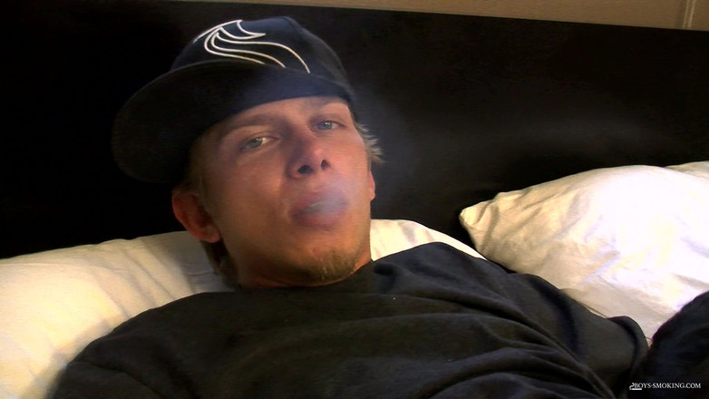 Boys Smoking: Ian Madrox ilk sert ikili sahnesi!