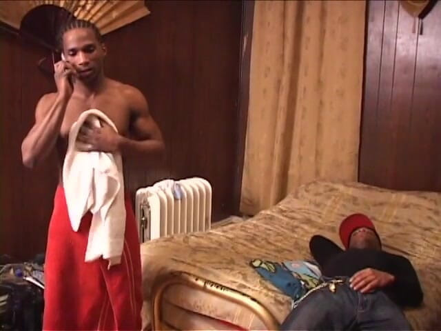 Gays Case: Dos matones gays tienen sexo caliente en la cama