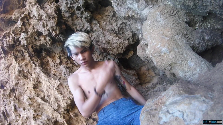 Lust for boys: Boner Stroking at the Beach