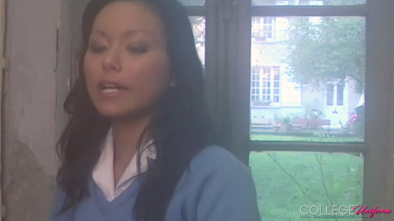 College Uniform: Entrevista Con Lily S