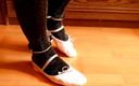 Crossdresser Violeta: Sissy poartă un ciorapi lurex, tutu de balet, papuci de...