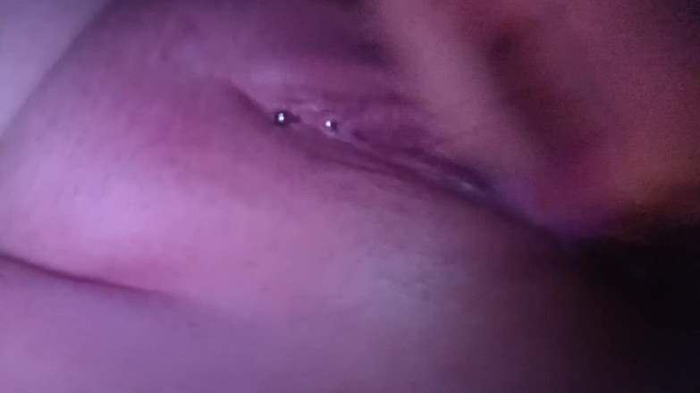 Green Eyes: Bermain untuk pancutan mani