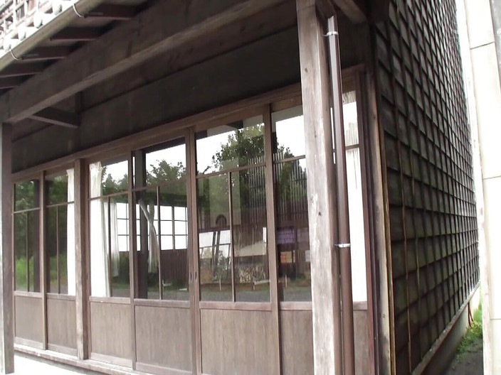 MBM3988: M607g06 una donna matura che gestisce un negozio secco a...