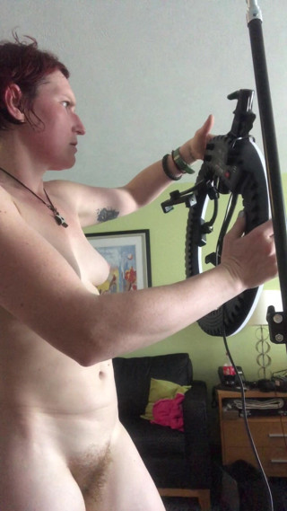 MistressWriggler: Ceramica in topless