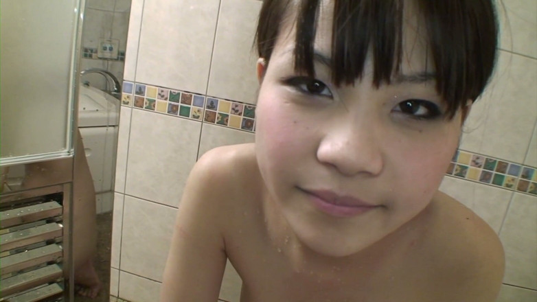 Japan Lust: Il lui a rasé la chatte avant de la fourrer...