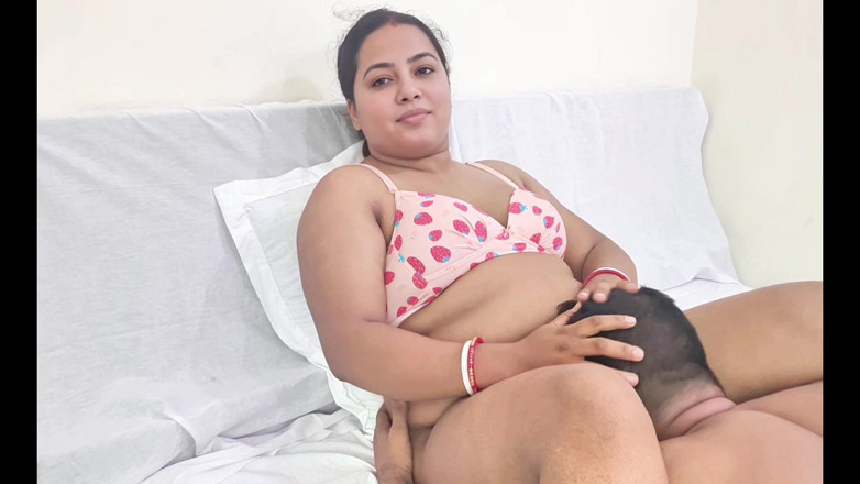 sweetpriya01: Cute Indian Girl Sharing Bed with Is Neighbour