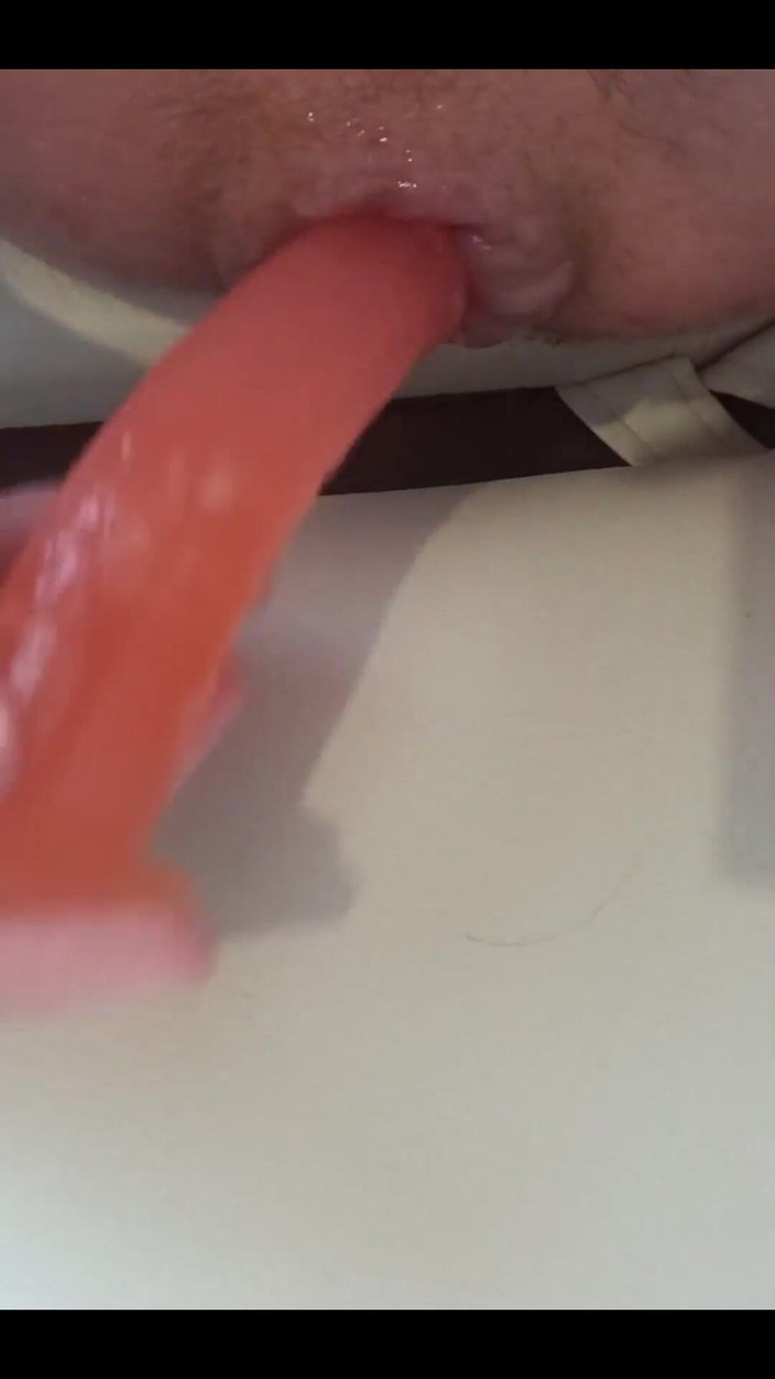 Juliaporno3: Dráždím svou hemoroidální růže až k bodu gigantického výhřezu