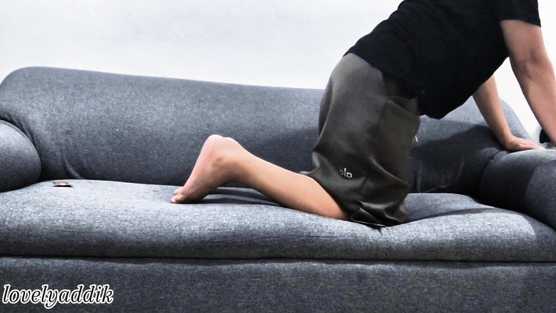 Lovelyaddik: Fac petrecere solo de Revelion.