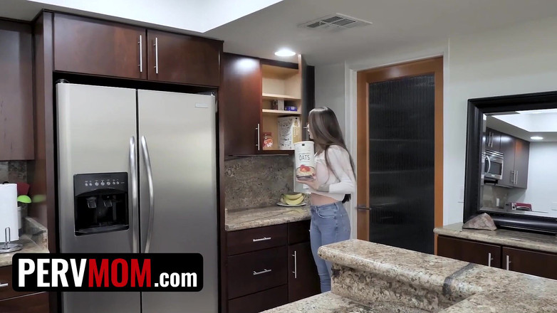 PervMom: PervMom - enteado com tesão chupa enorme carga pegajosa no fundo...