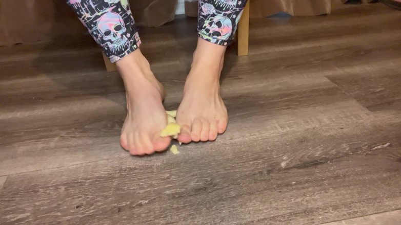 EeveeXo: Des bananes squiishing sous mes pieds nus, fétichisme de la...