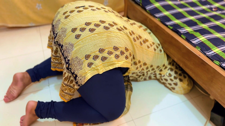 Aria Mia: Arab Hot Maid Stuck: Please Hurry up &amp; Fuck My Big...